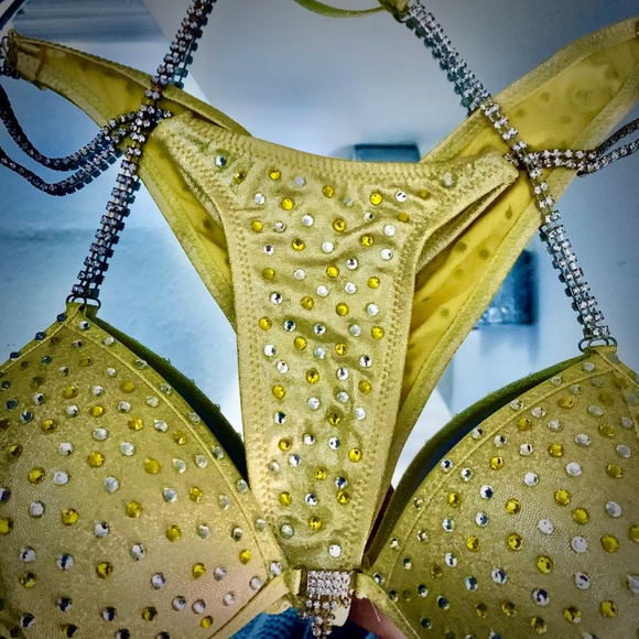 Alore Pro-Cut Bikini - Picture 2 of 4